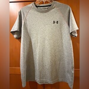UNDER ARMOUR 
MEN’S SMALL
EXCELLENT CONDITION